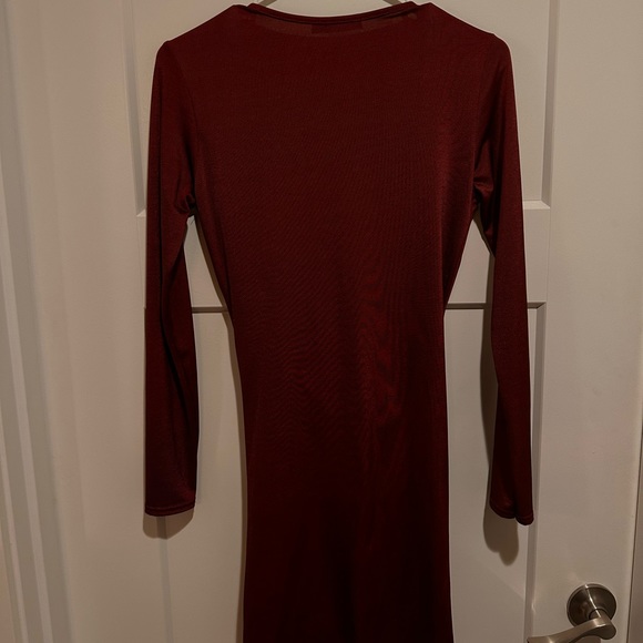 Sexy low cut red dress - Picture 3 of 3